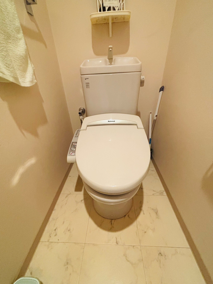 大がかりな工事なし♪手洗い器つきのお洒落なトイレ